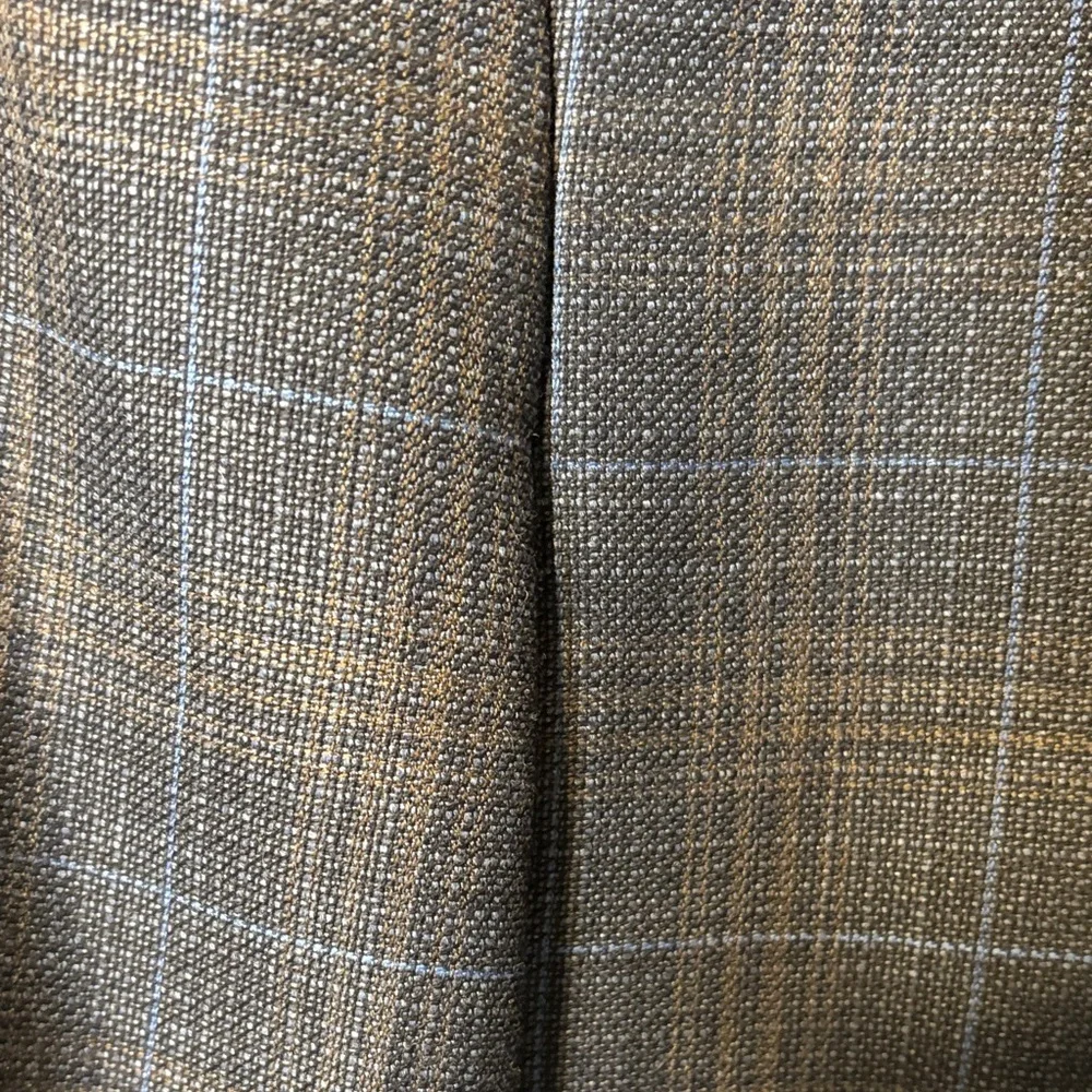 Size 44 Tall Peter Millar checkered sport coat. Excellent condition.